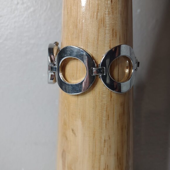 6.75 Inch Silver Tone Round Link Analog Watch - Picture 14 of 14